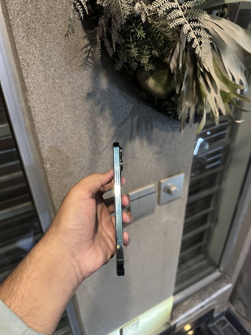 Apple iPhone 13 Pro Max 4
