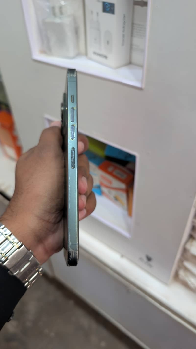 Apple iPhone 13 Pro Max 2