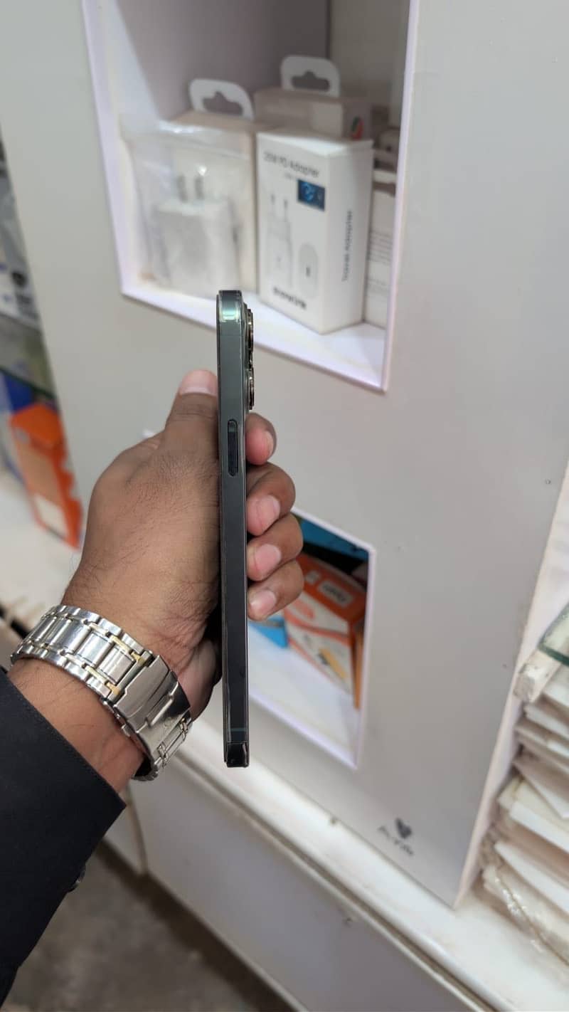 Apple iPhone 13 Pro Max 3
