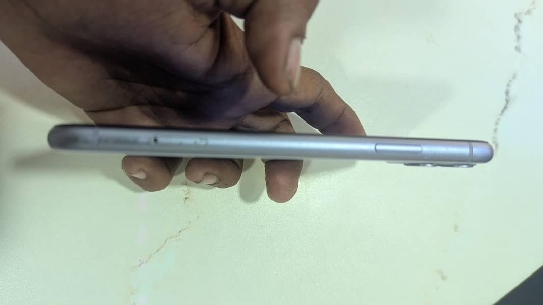Apple iPhone 11 7