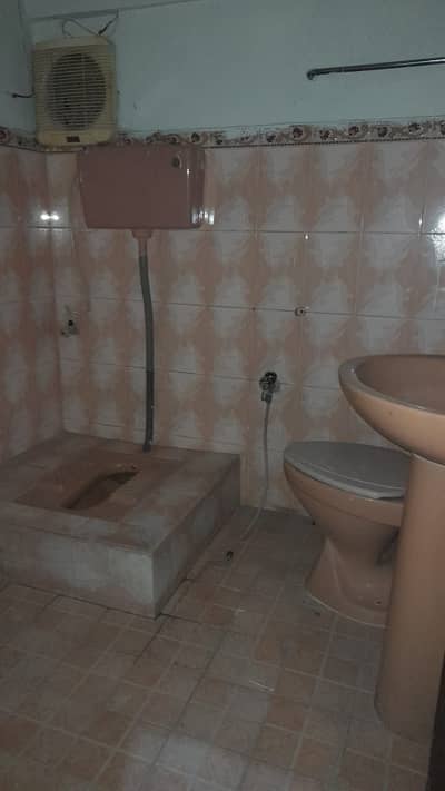 2nd FLOOR 2 BED 2 ATTACHED 1 small room 1 small lounge