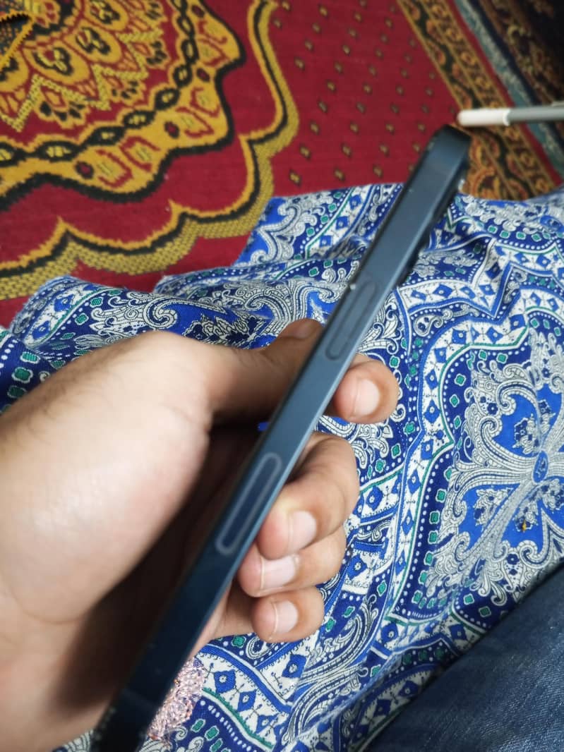 Apple iPhone 13 4