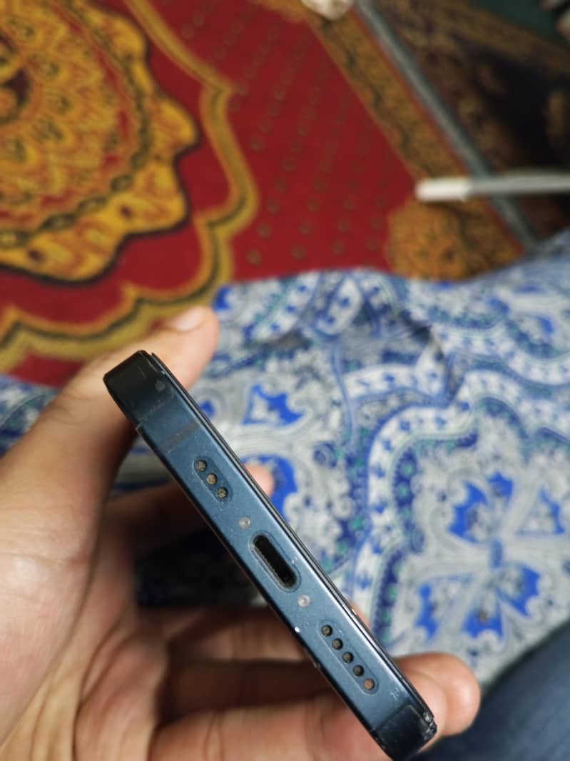 Apple iPhone 13 5