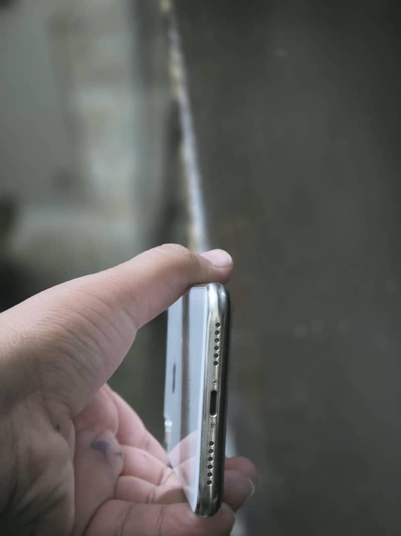 Apple iPhone X 3