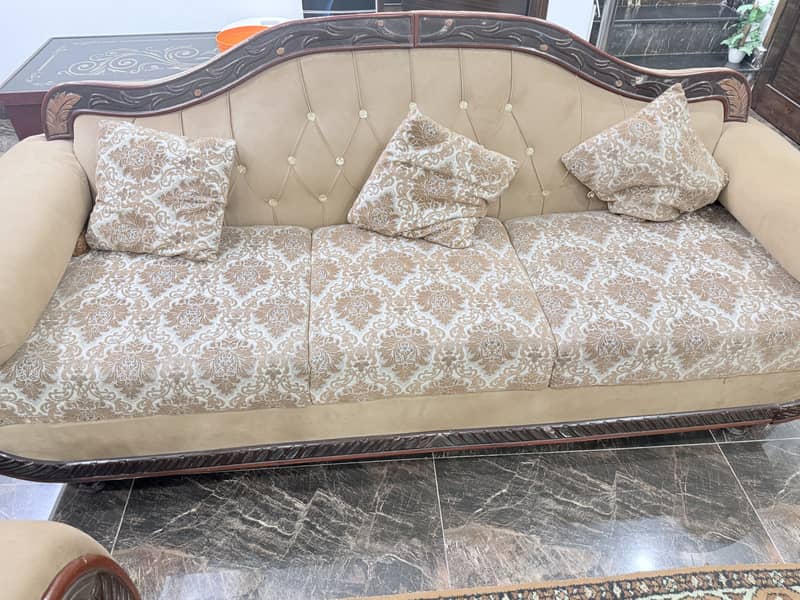 Sofa set available 2
