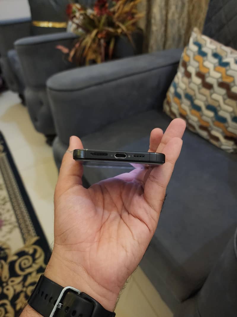 Apple iPhone 15 Pro Max 2