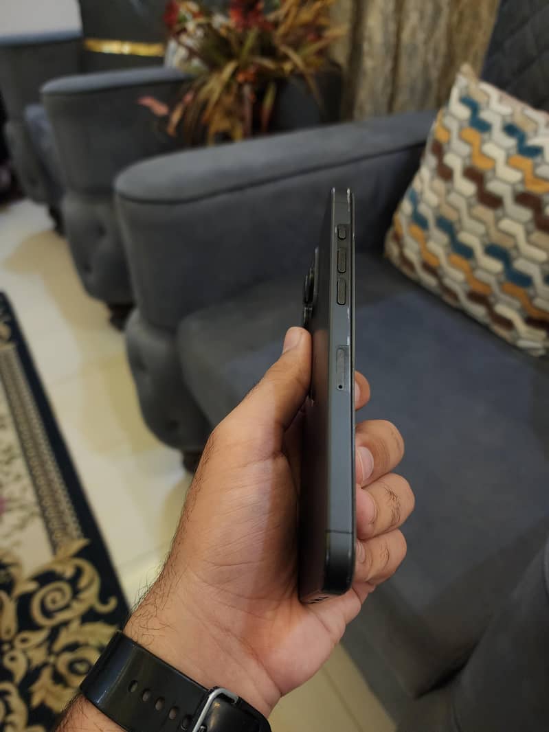 Apple iPhone 15 Pro Max 3