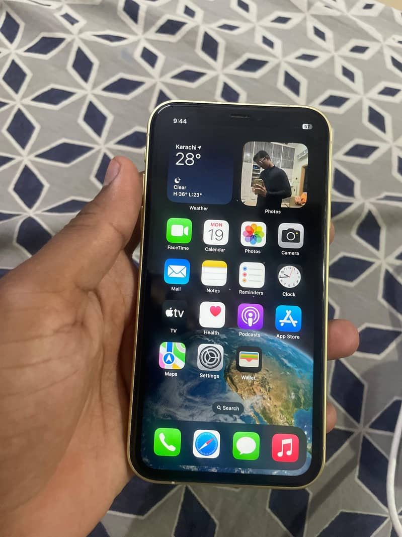 Apple iPhone XR 4