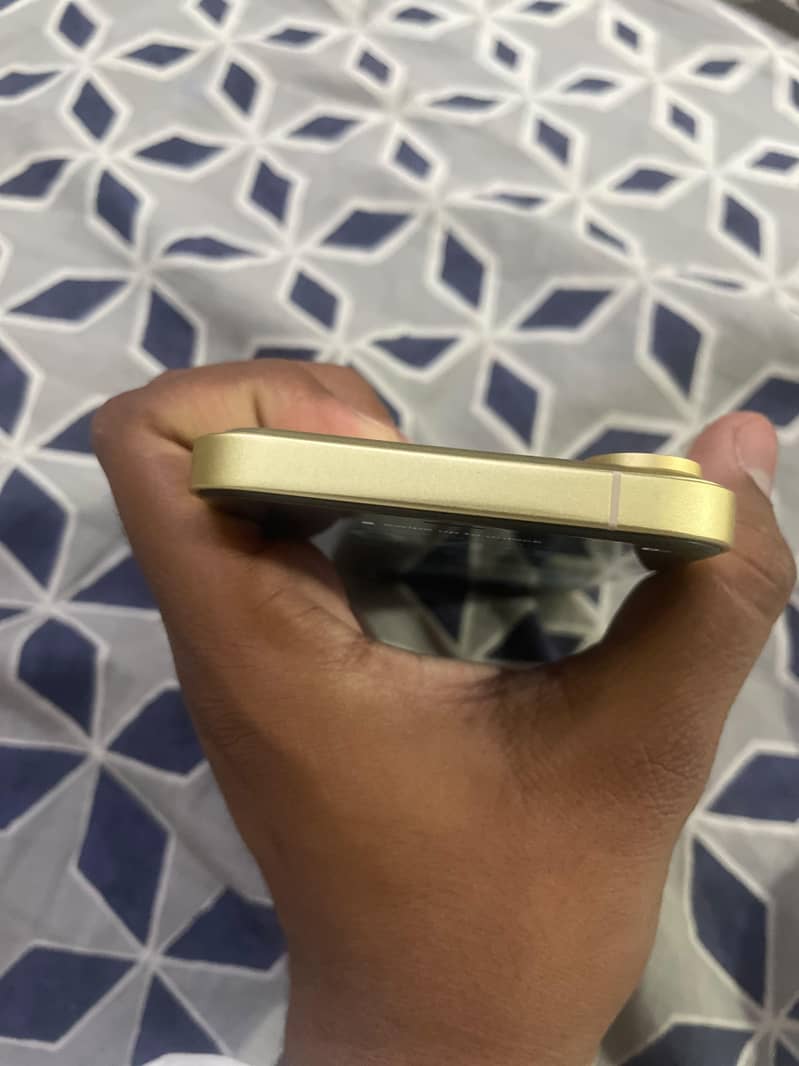 Apple iPhone XR 7