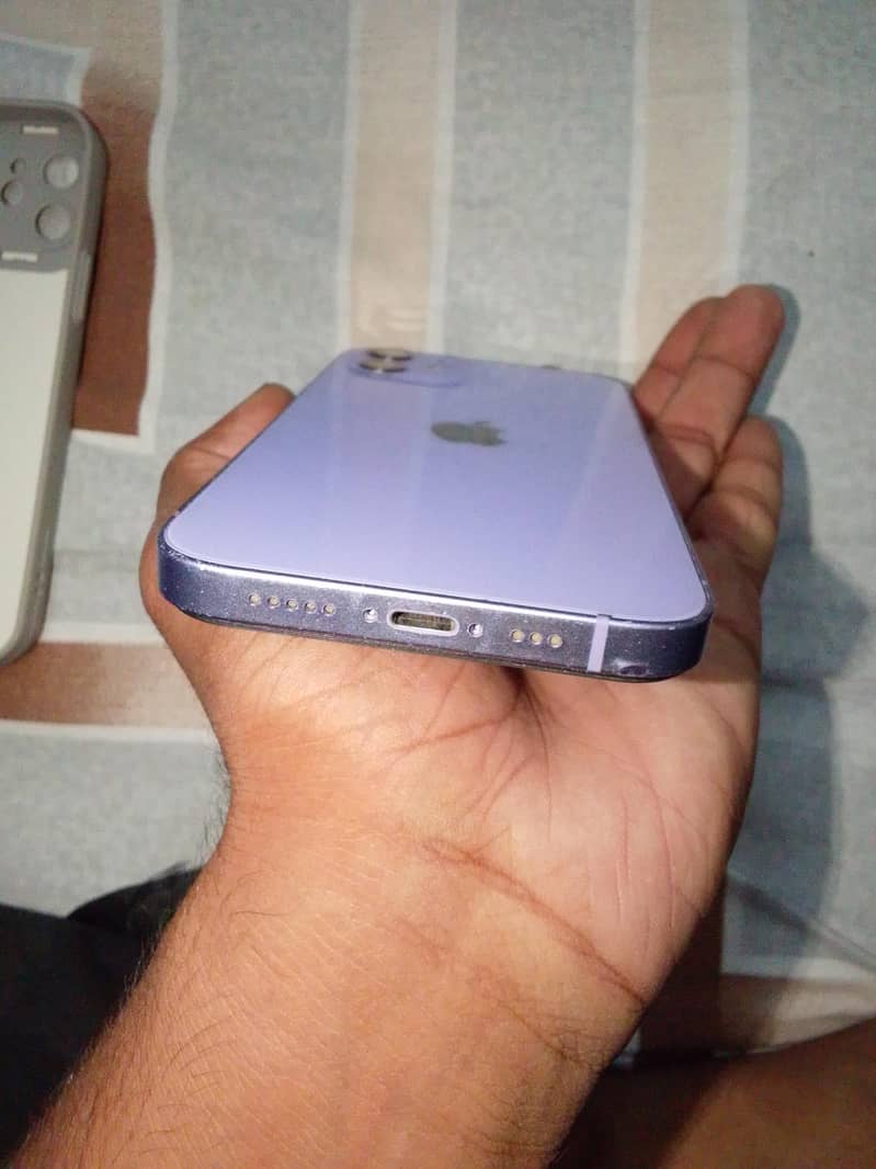 Apple iPhone 12 3