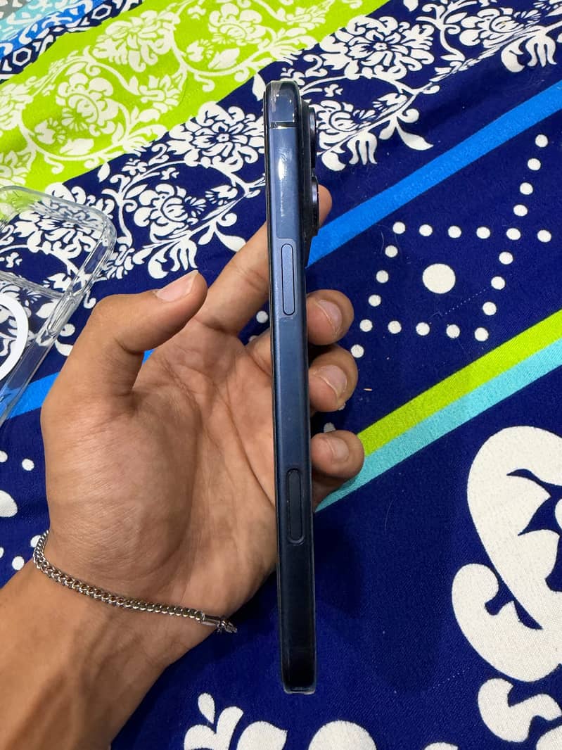 Apple iPhone 17 Pro Max 2