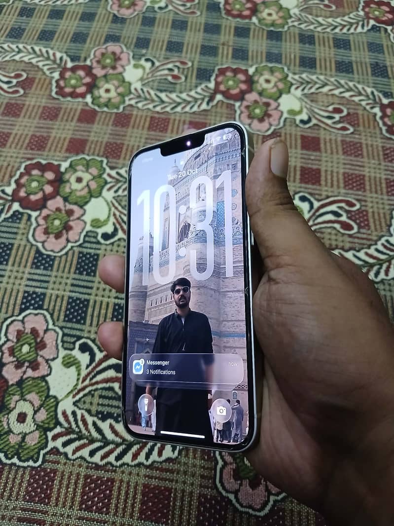 Apple iPhone 13 1