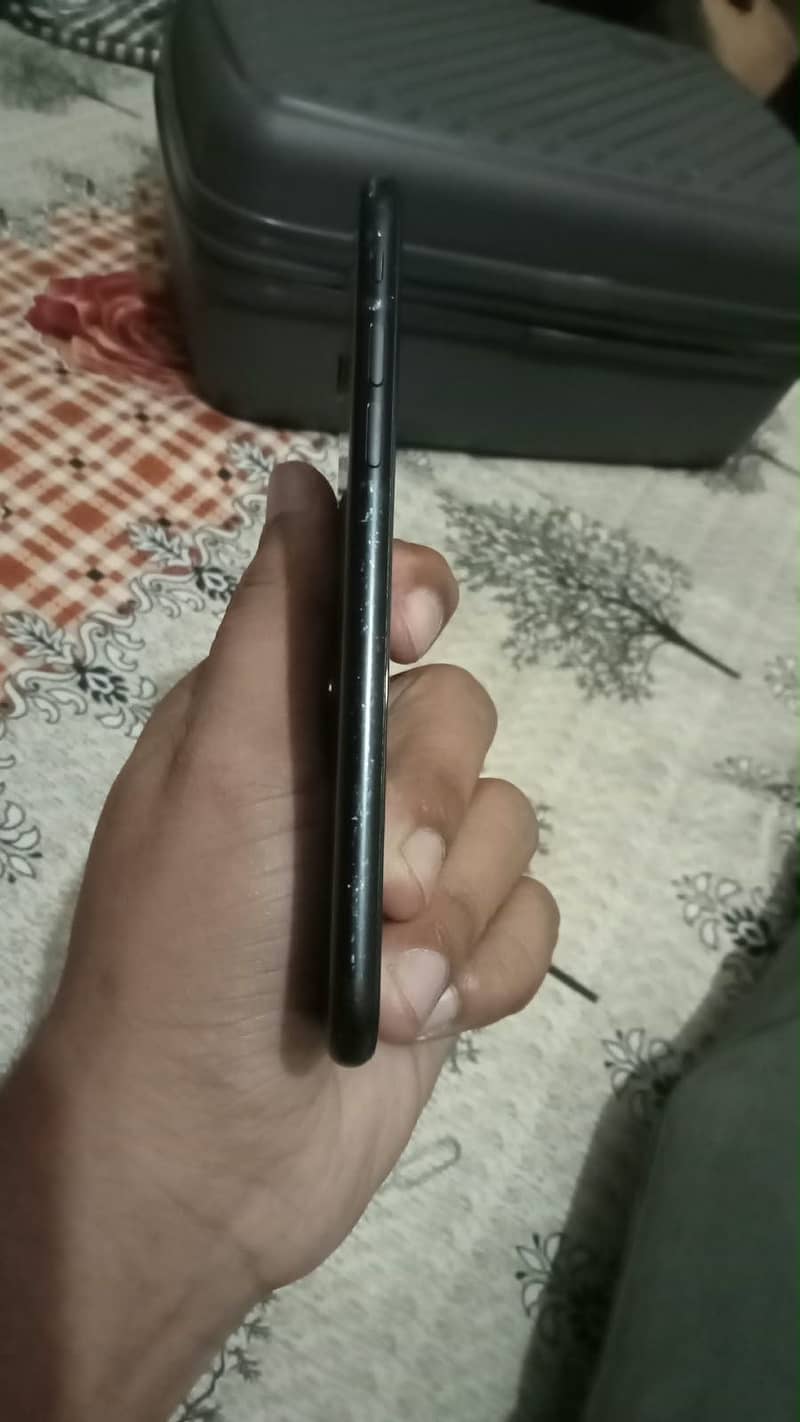 Apple iPhone 7 3