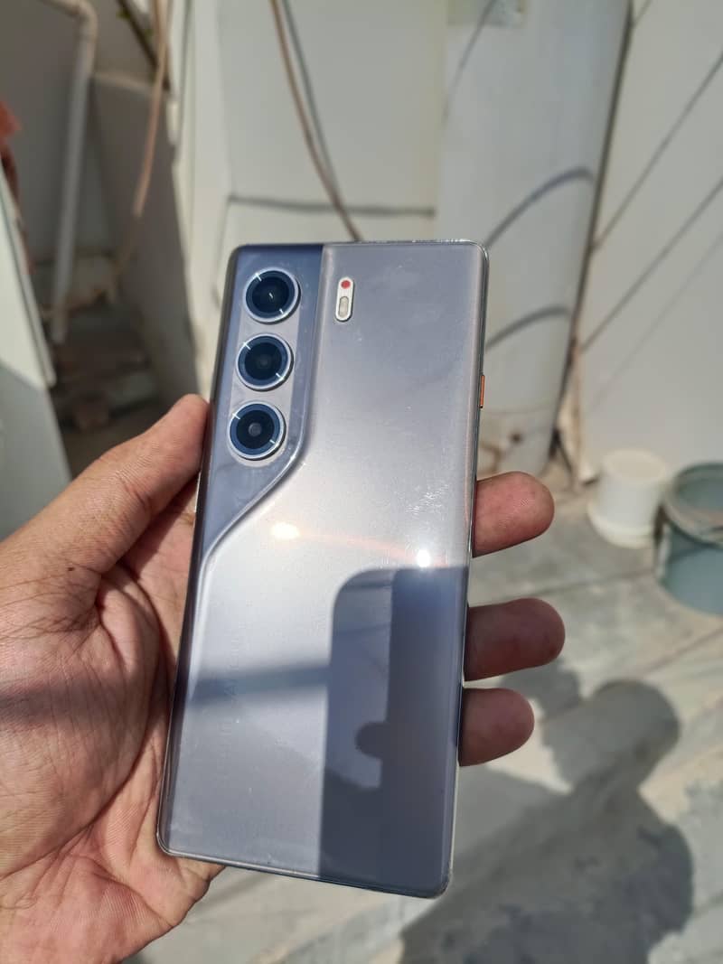 Tecno CAMON 40 Pro 1