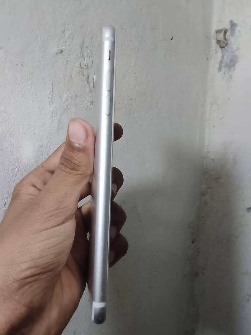Apple iPhone 7 Plus 5