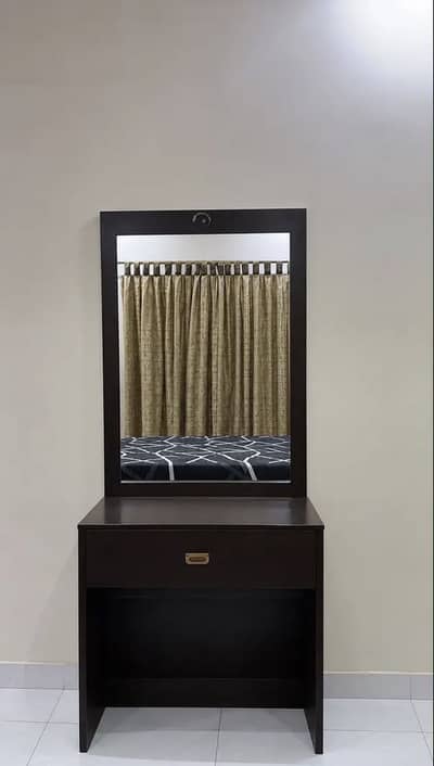 minimalistic vanity table