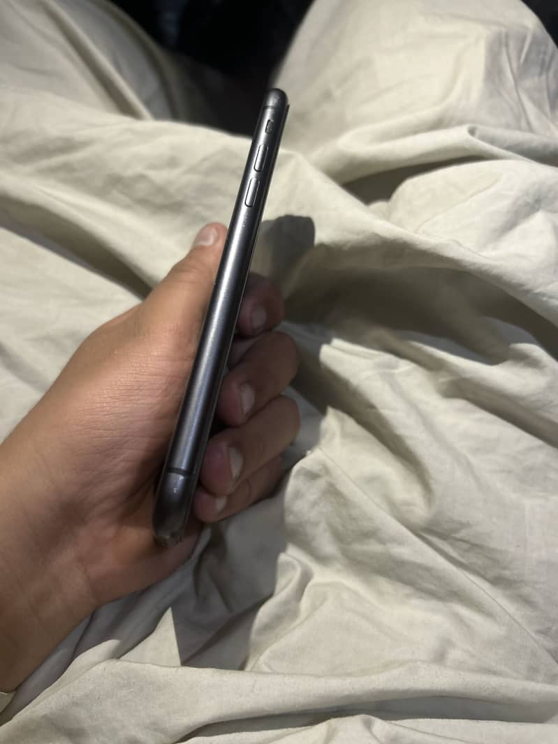 Apple iPhone 11 0