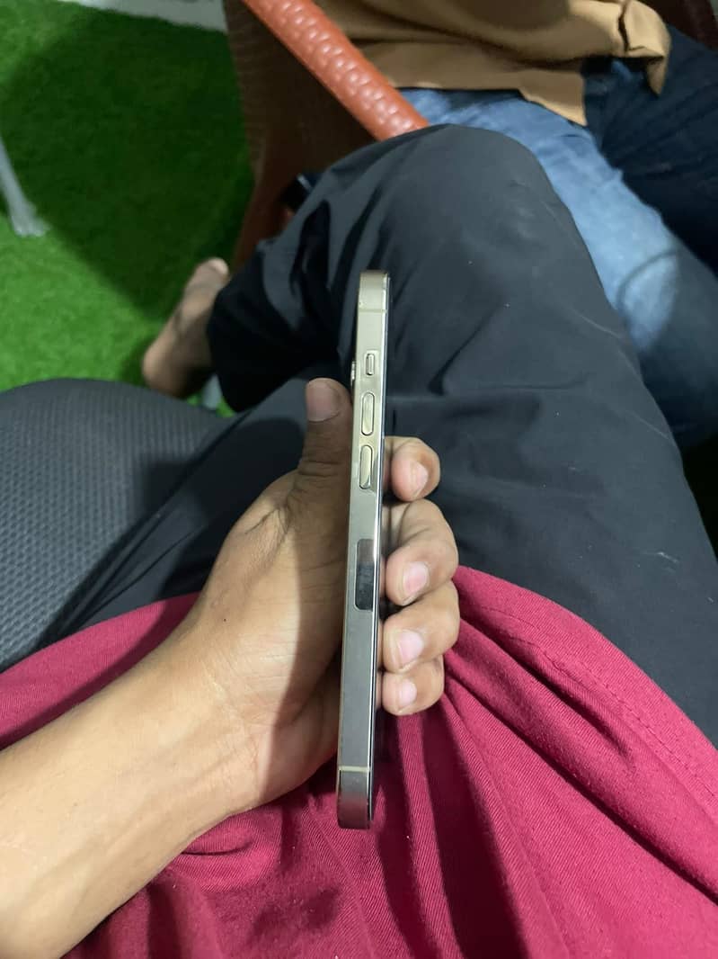 Apple iPhone 14 Pro 2