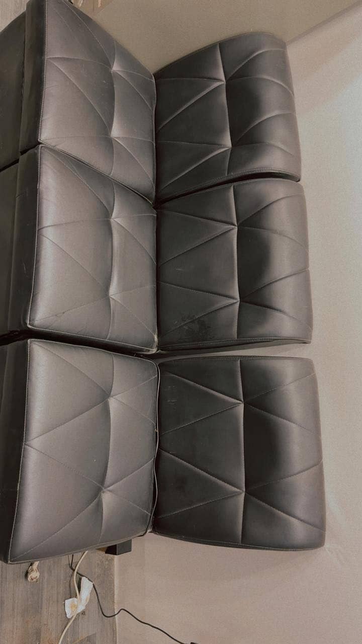 Sofa best condition 0