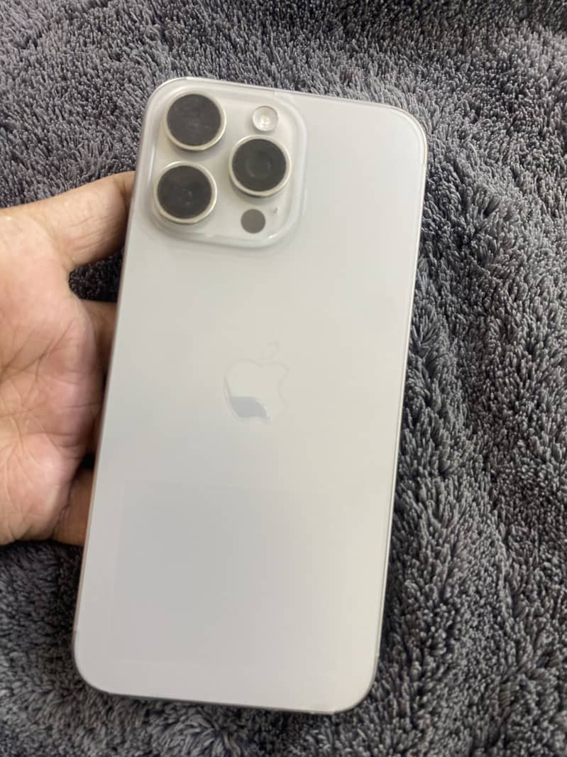 Apple iPhone 15 Pro Max 0
