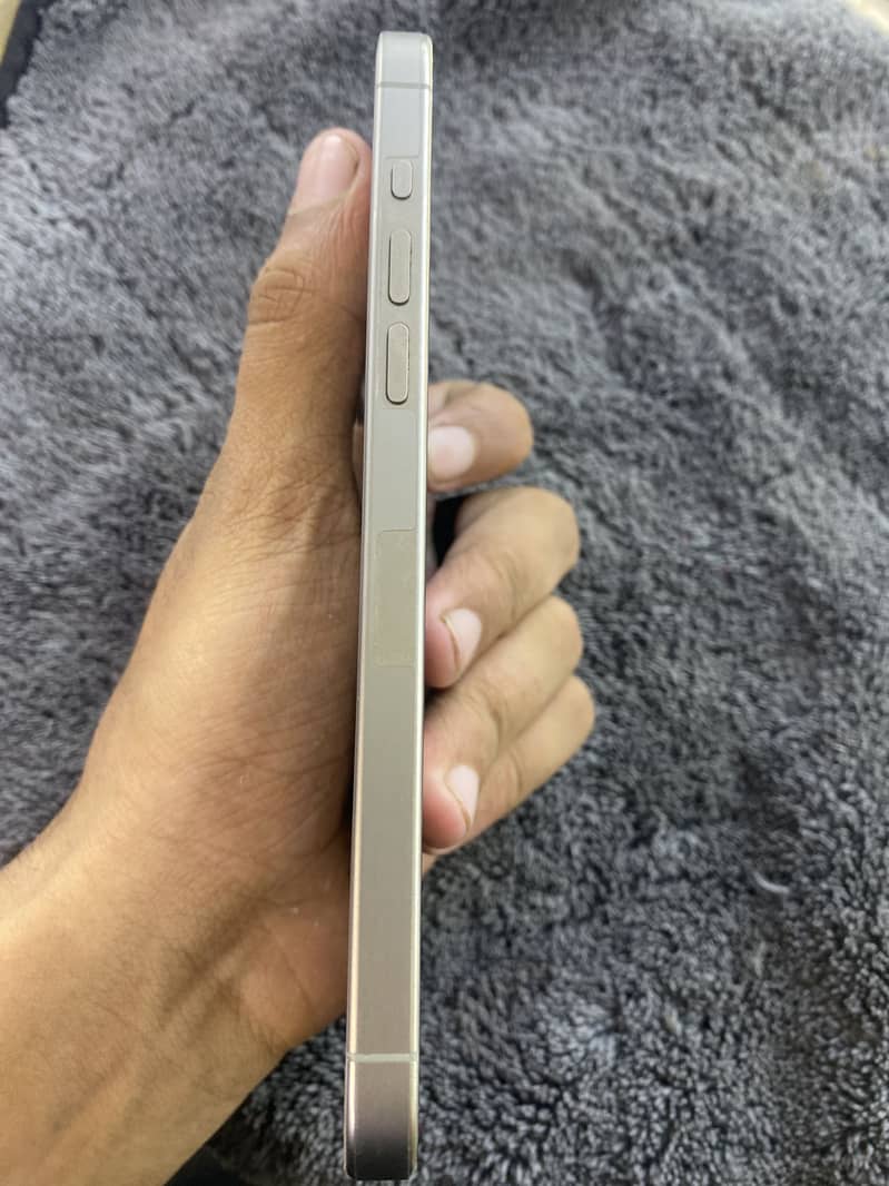 Apple iPhone 15 Pro Max 4