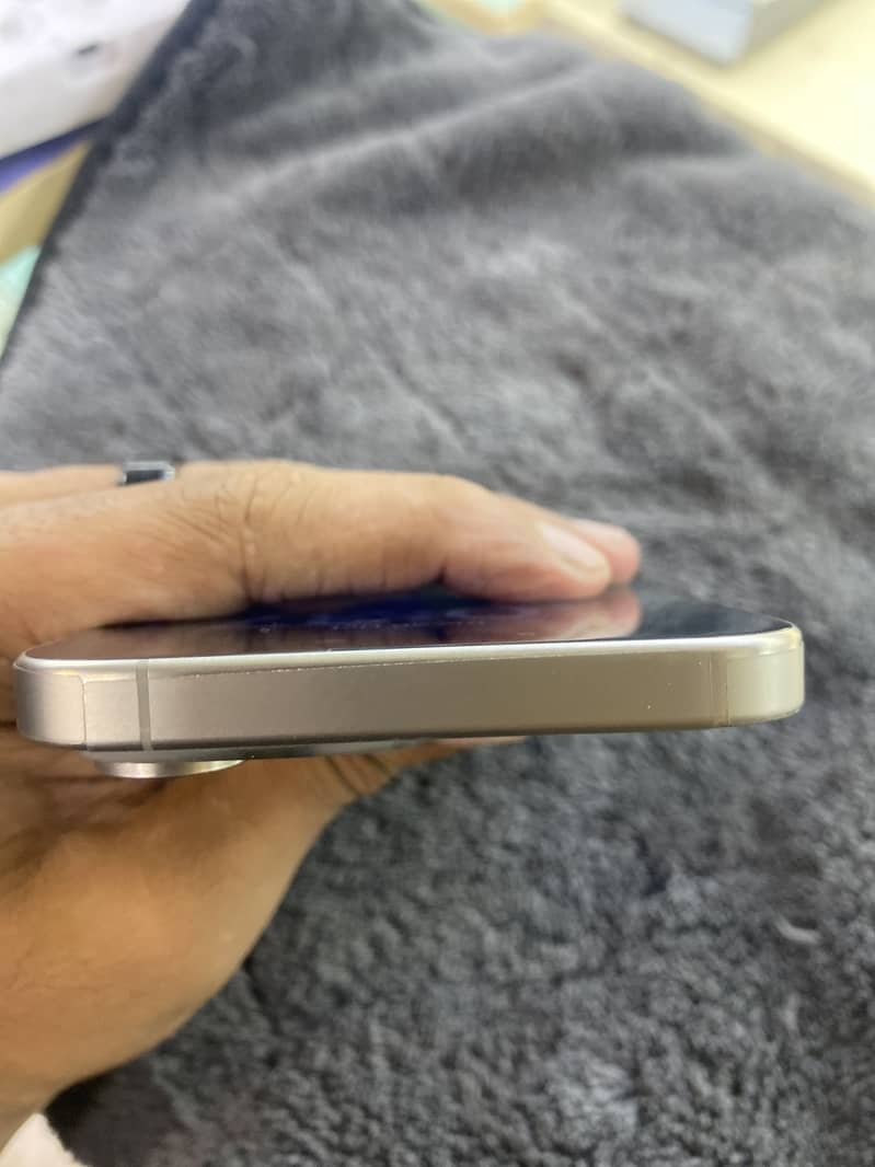 Apple iPhone 15 Pro Max 5
