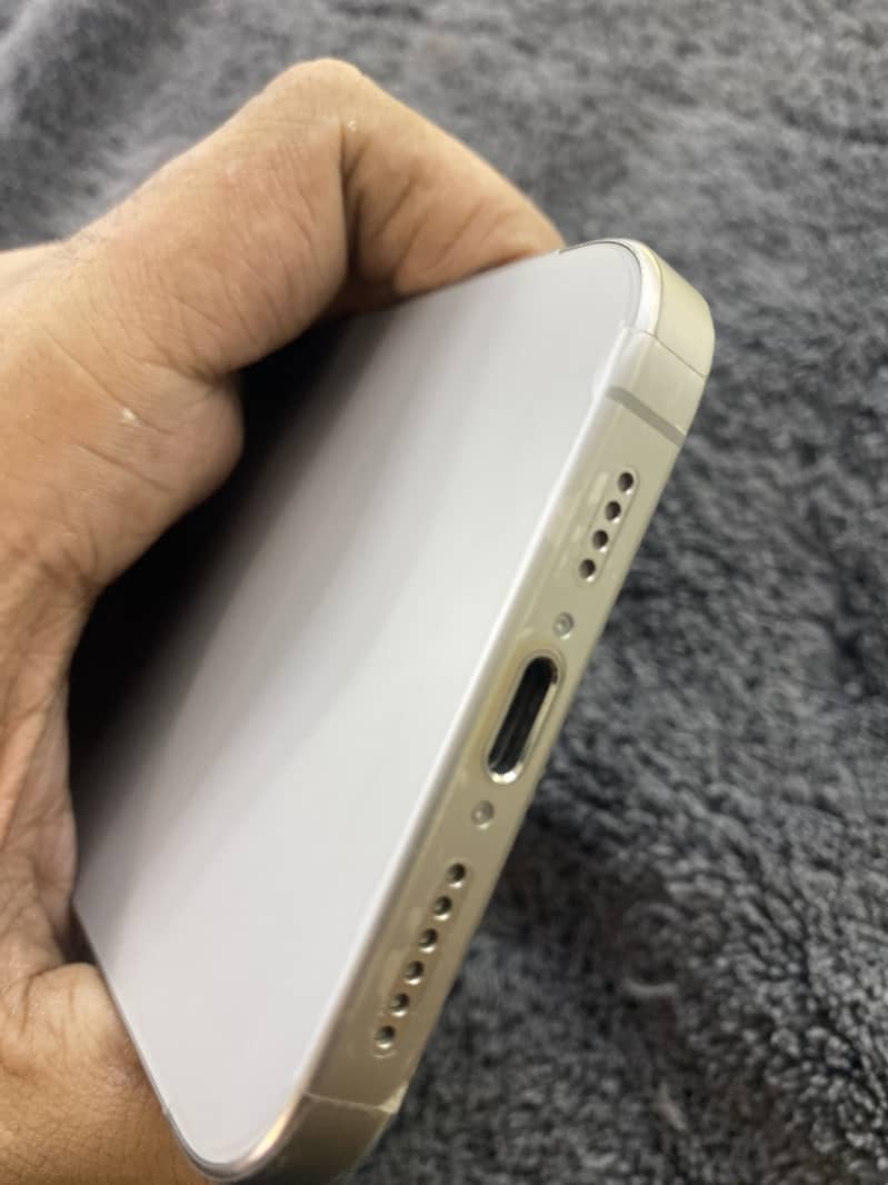 Apple iPhone 15 Pro Max 6