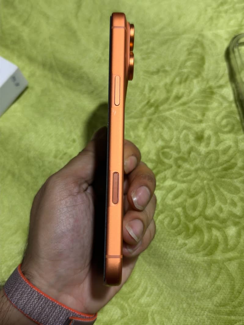 Apple iPhone 17 Pro Max 4