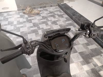 Evee electric 3 wheeler