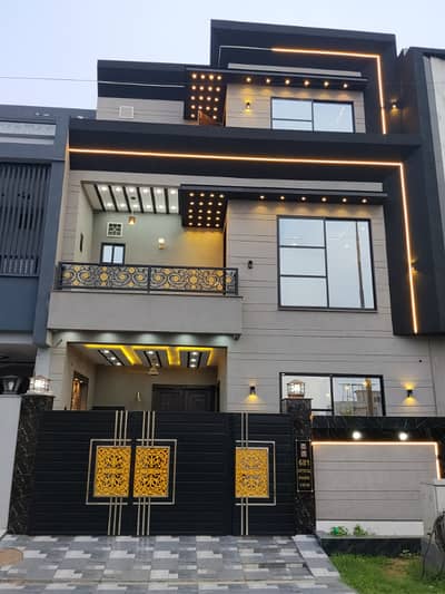 Brand new house near second entrance and park