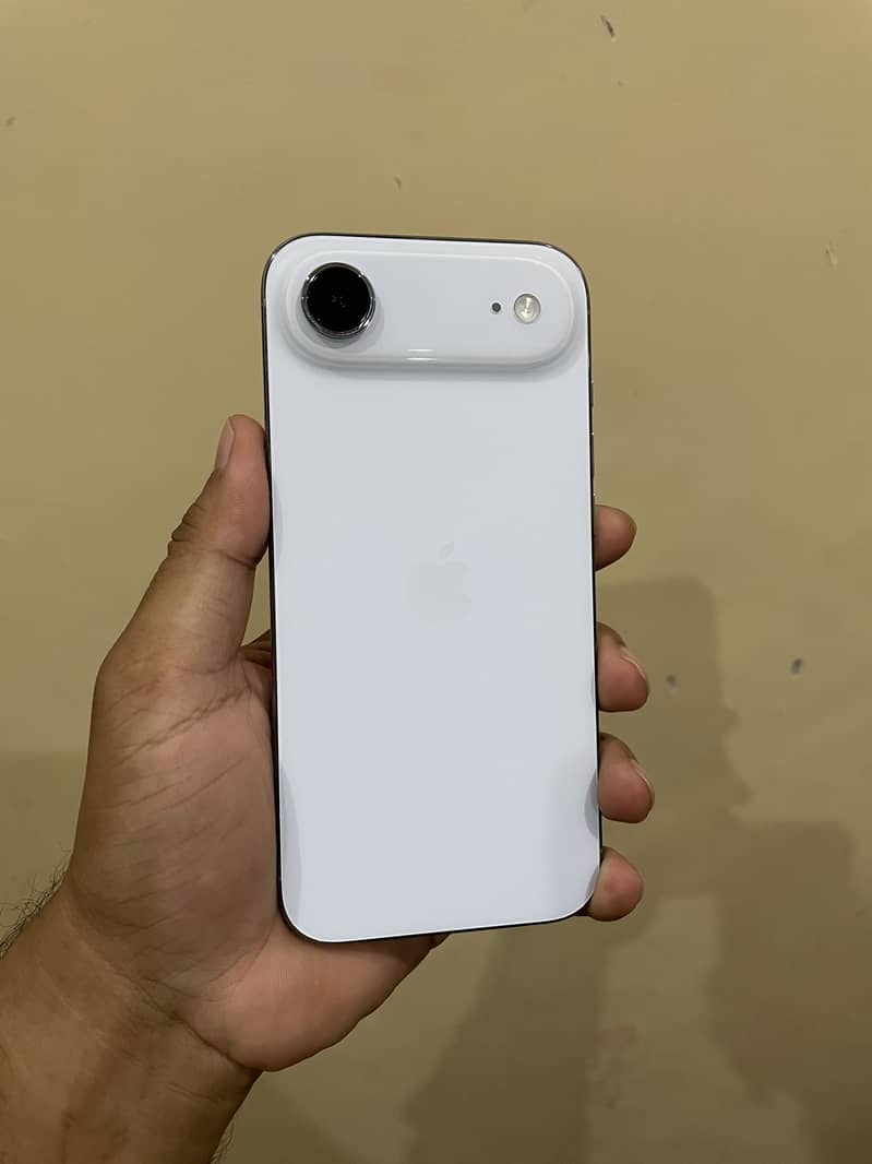 Apple iPhone 17 Air 0