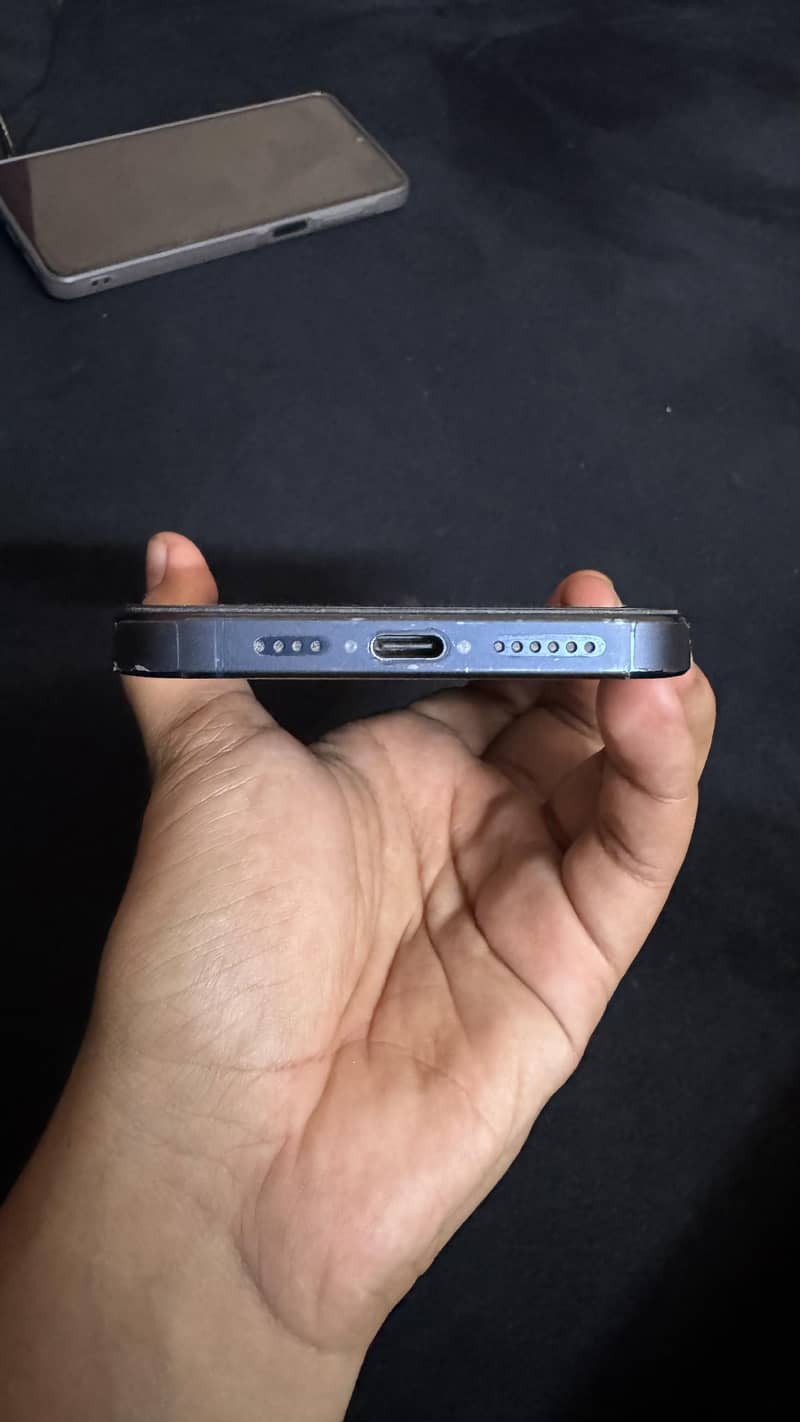 Apple iPhone 15 Pro Max 0