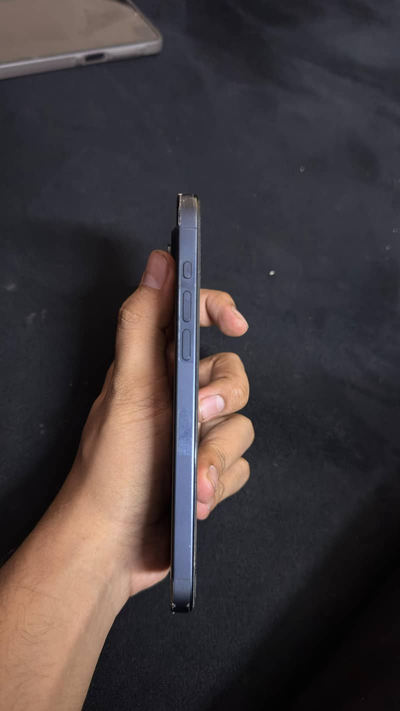 Apple iPhone 15 Pro Max 2
