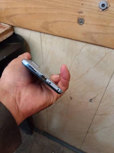 i need vivo v21 housing middle frame