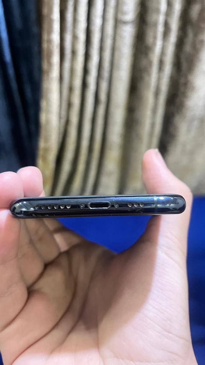 Apple iPhone 11 Pro 2