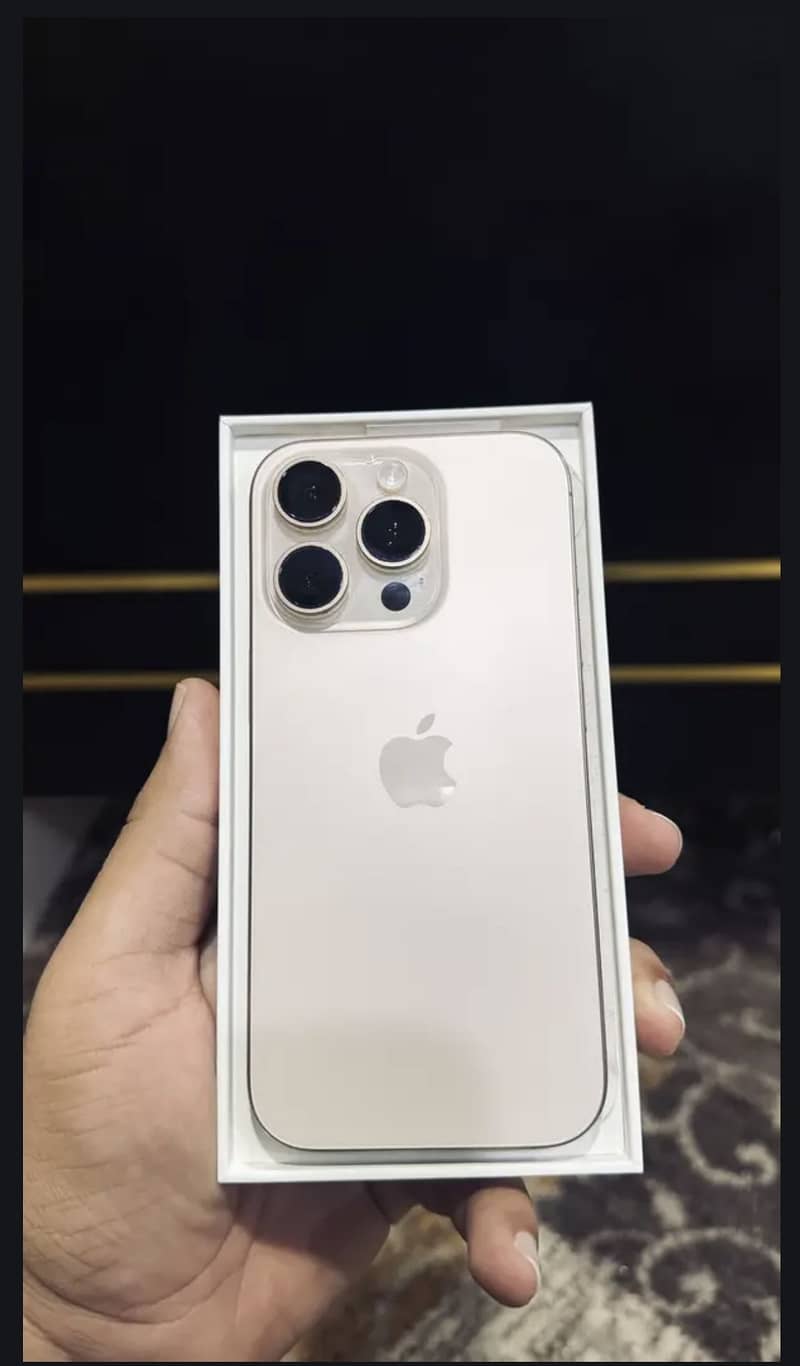 Apple iPhone 16 Pro Max 0
