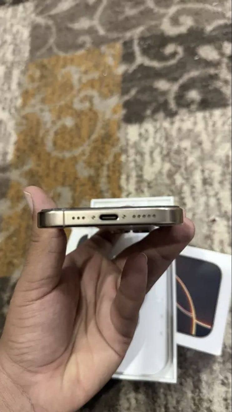 Apple iPhone 16 Pro Max 3