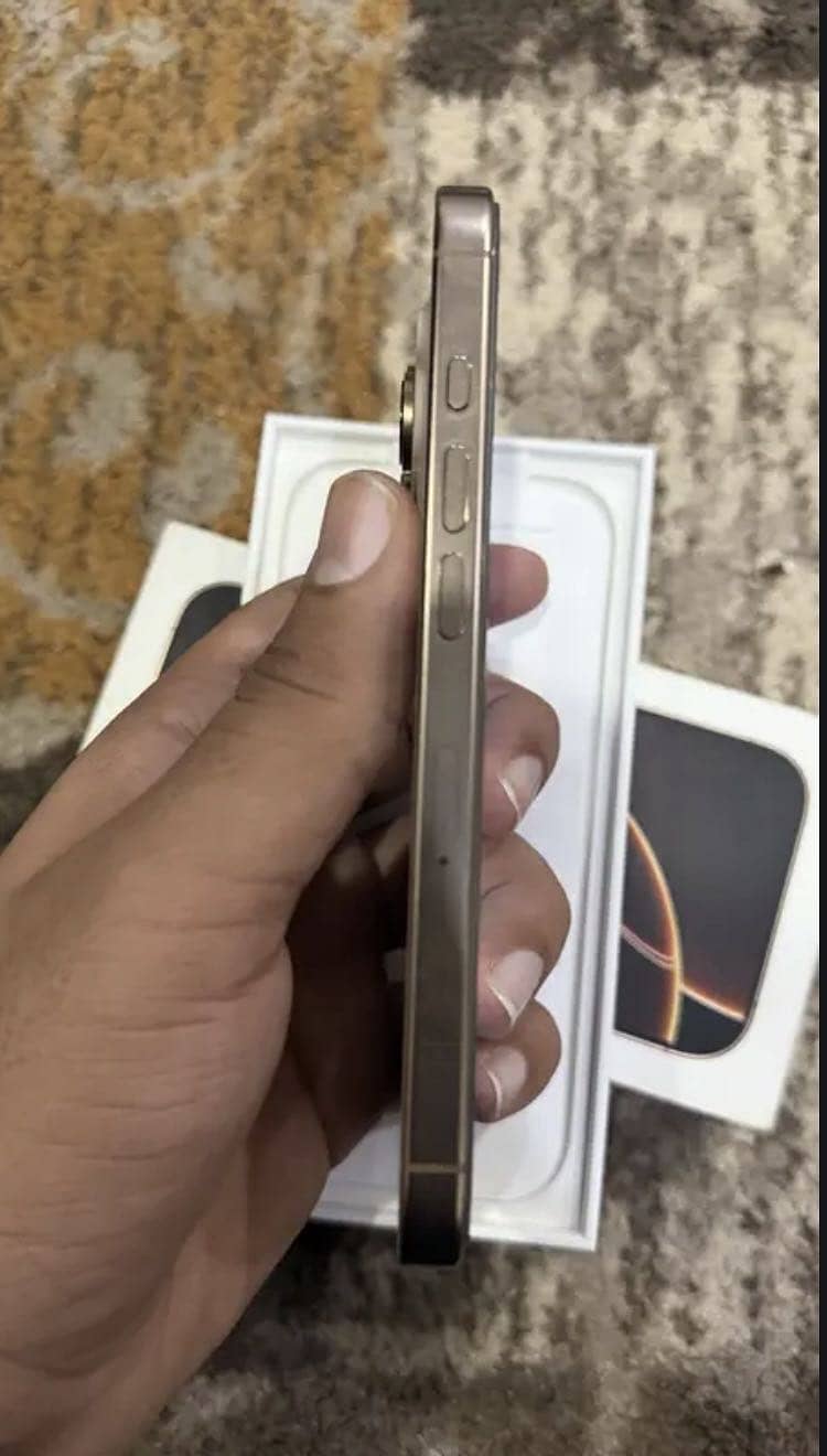 Apple iPhone 16 Pro Max 5