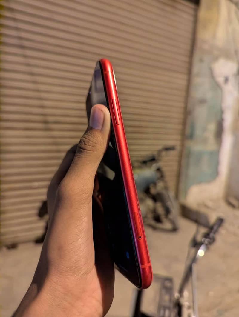 Apple iPhone 11 4