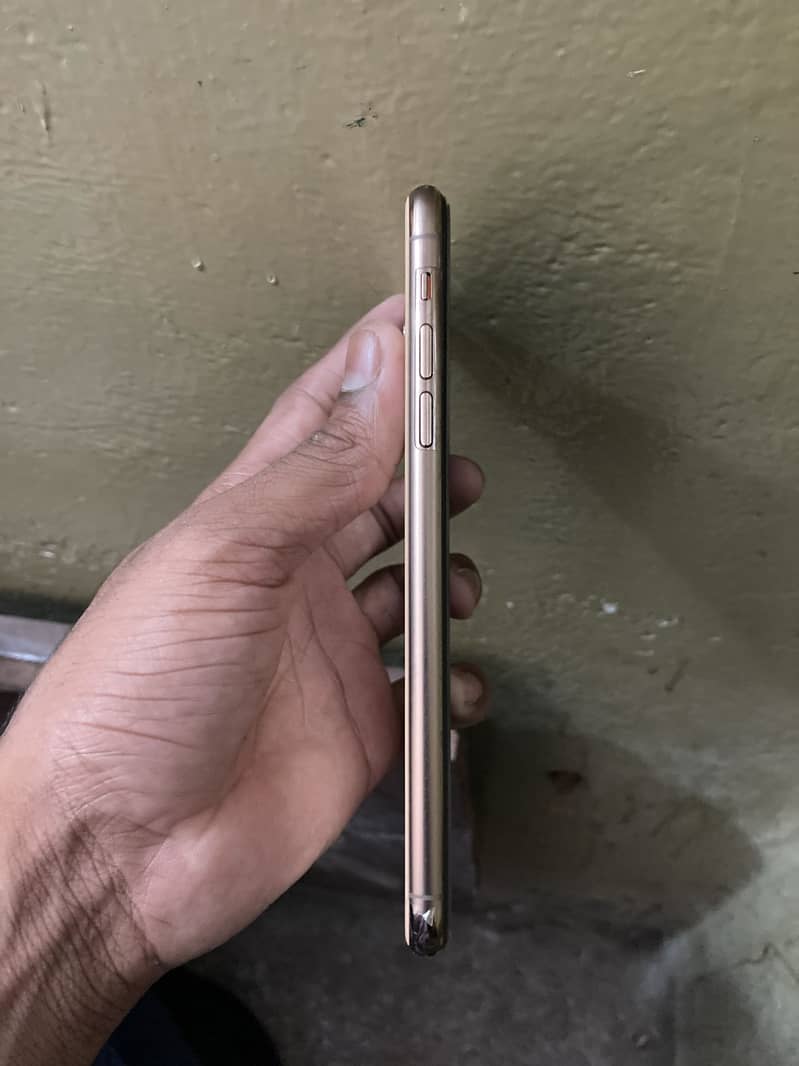 Apple iPhone 11 Pro Max 1
