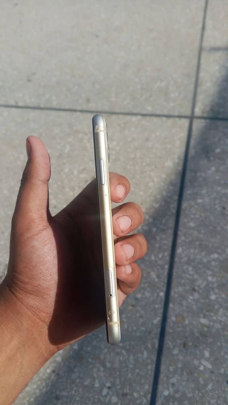 Apple iPhone 11 0