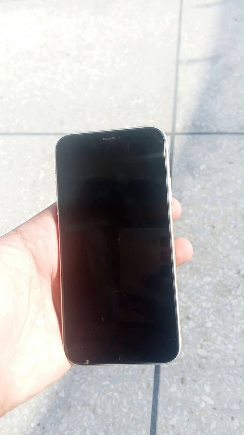Apple iPhone 11 3
