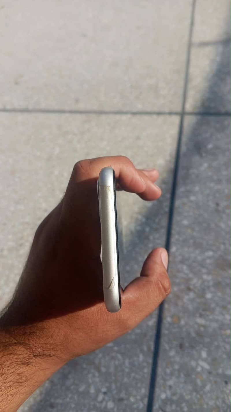 Apple iPhone 11 5