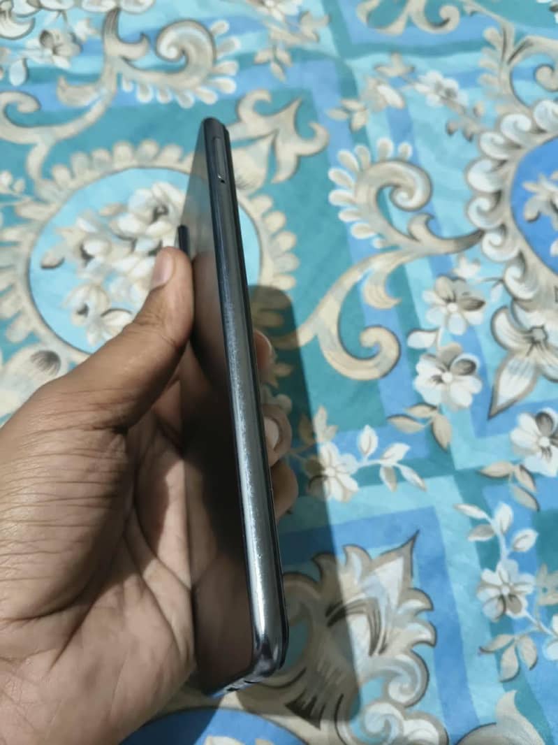 Vivo V21e 4