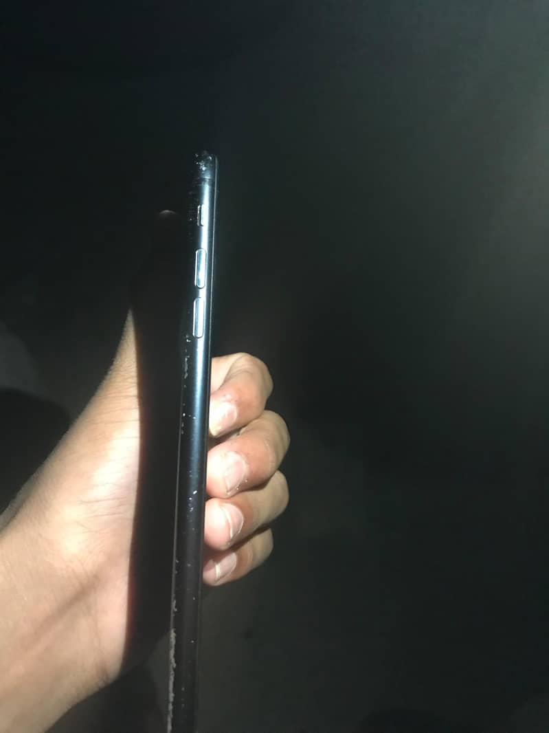 Apple iPhone 7 Plus 3