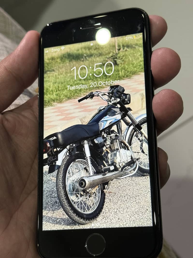 Apple iPhone 7 3