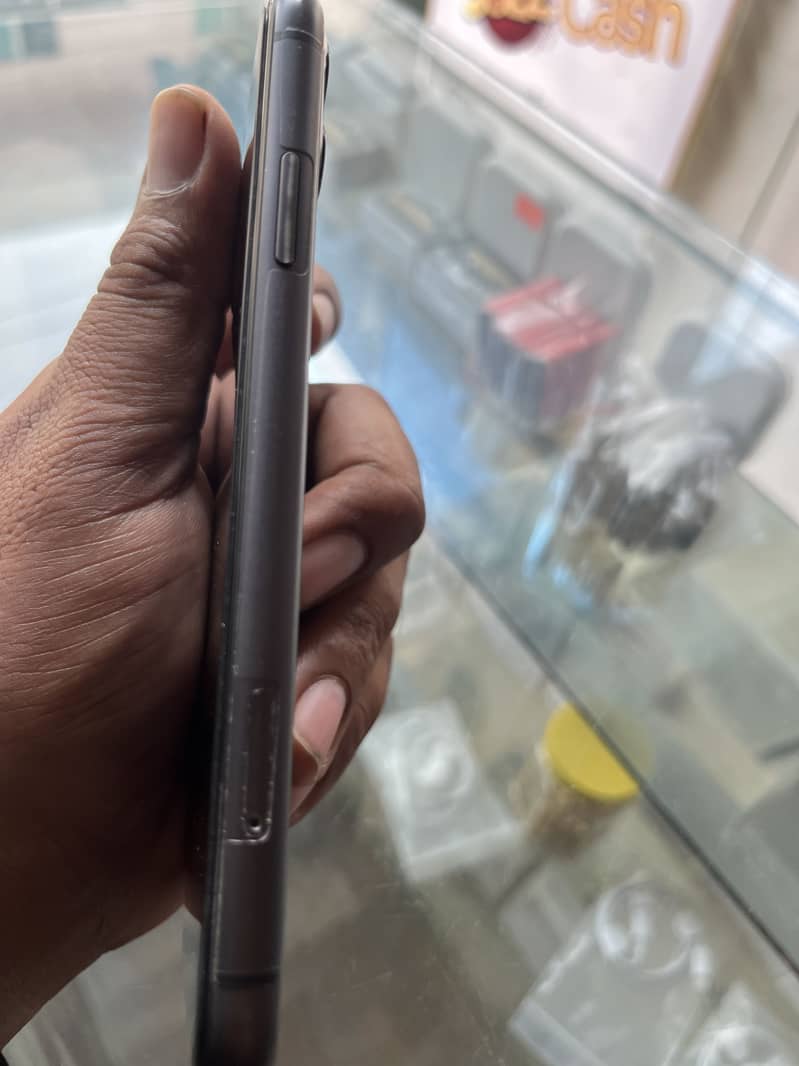 Apple iPhone 11 3