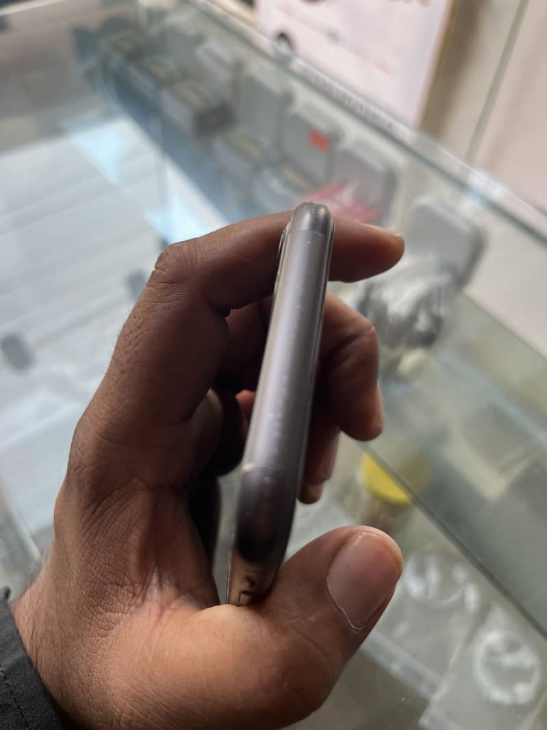 Apple iPhone 11 5