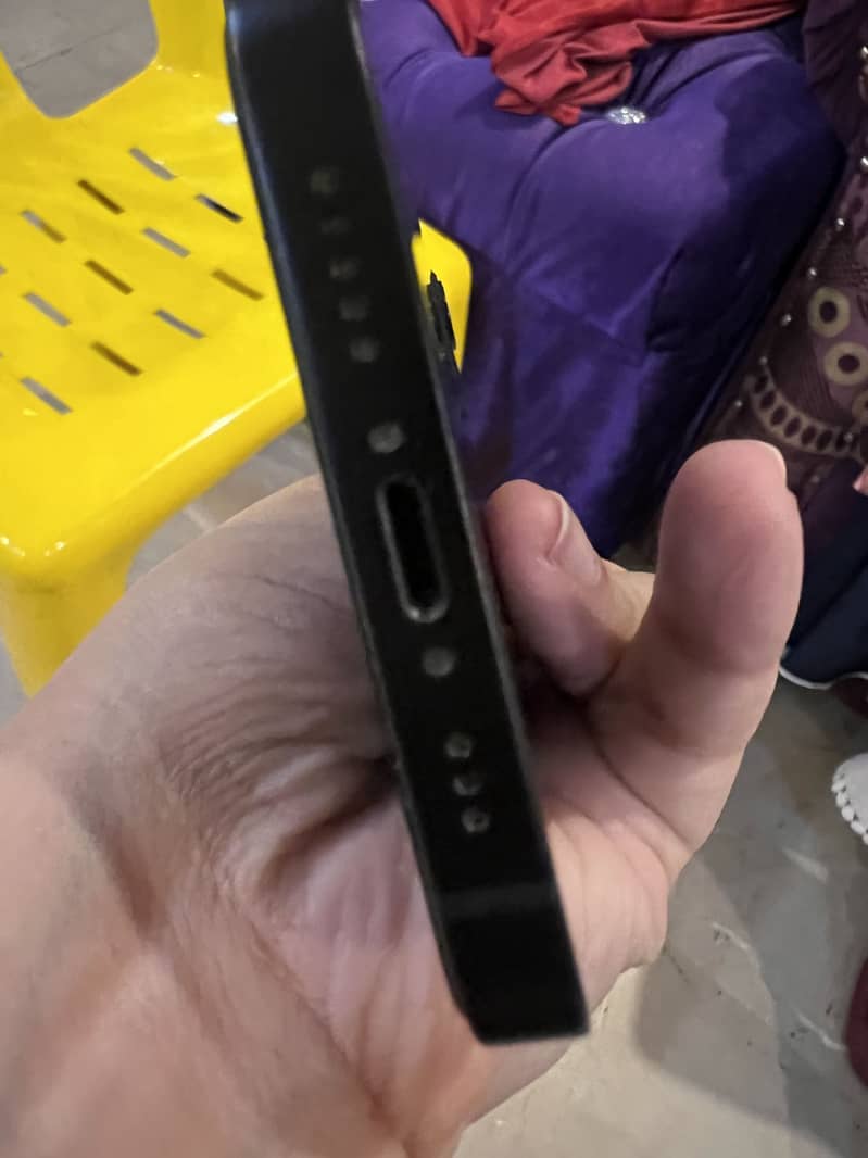 Apple iPhone 12 4