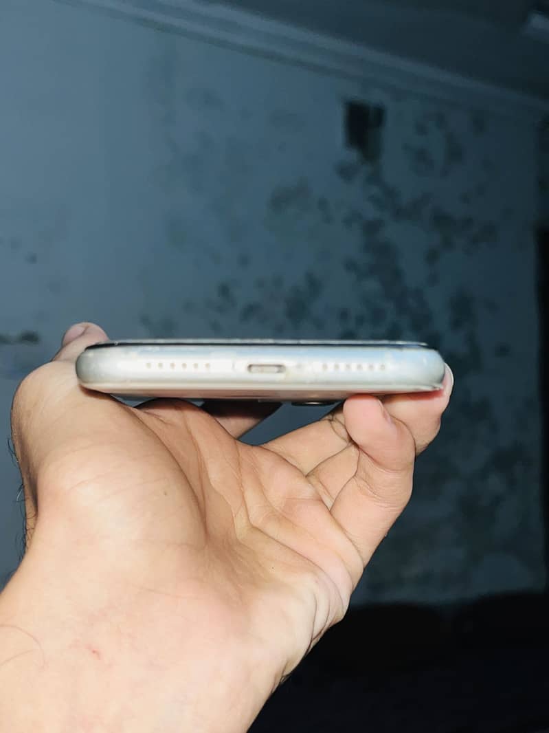 Apple iPhone 11 3